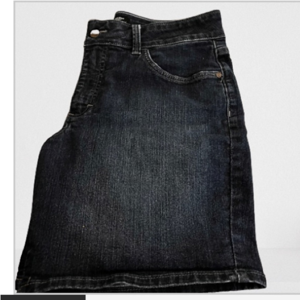 Jean Riders By Lee, Mid Rise Short - Picture 9 of 14
